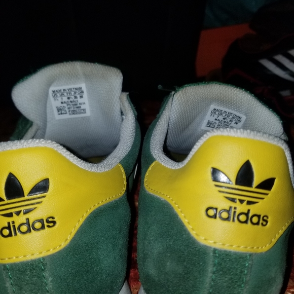 ADIDAS - Picture 2 of 3